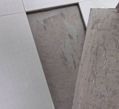 汉滨瓷砖空鼓维修公司分享瓷砖铺贴时如果打浆（即涂抹在瓷砖背面和基层上的砂浆或瓷砖胶）过少，会带来以下问题